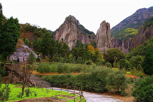浙江 東南第一山 ,以山水奇秀聞名,素有 海上名山 之稱